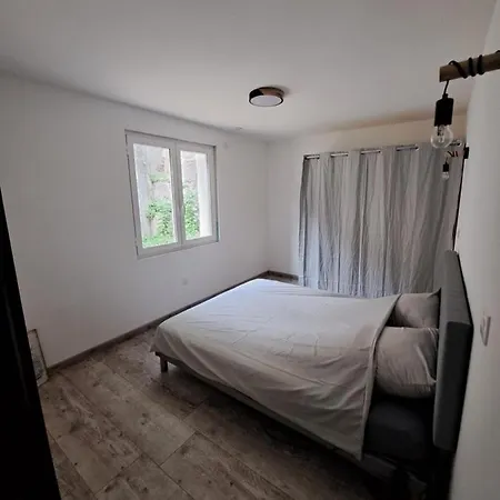 Apartment Superbe Rez-de-jardin Refait A Neuf. *